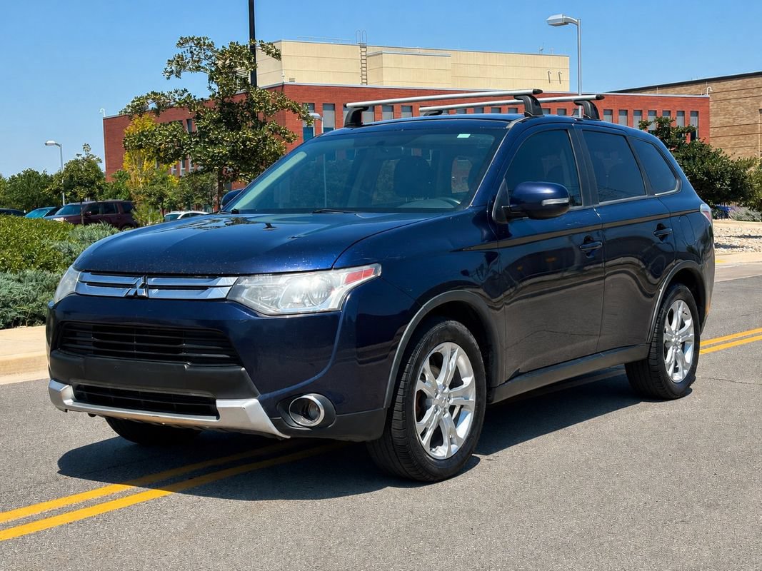 Used 2015 Mitsubishi Outlander SE AWD/4WD image 1