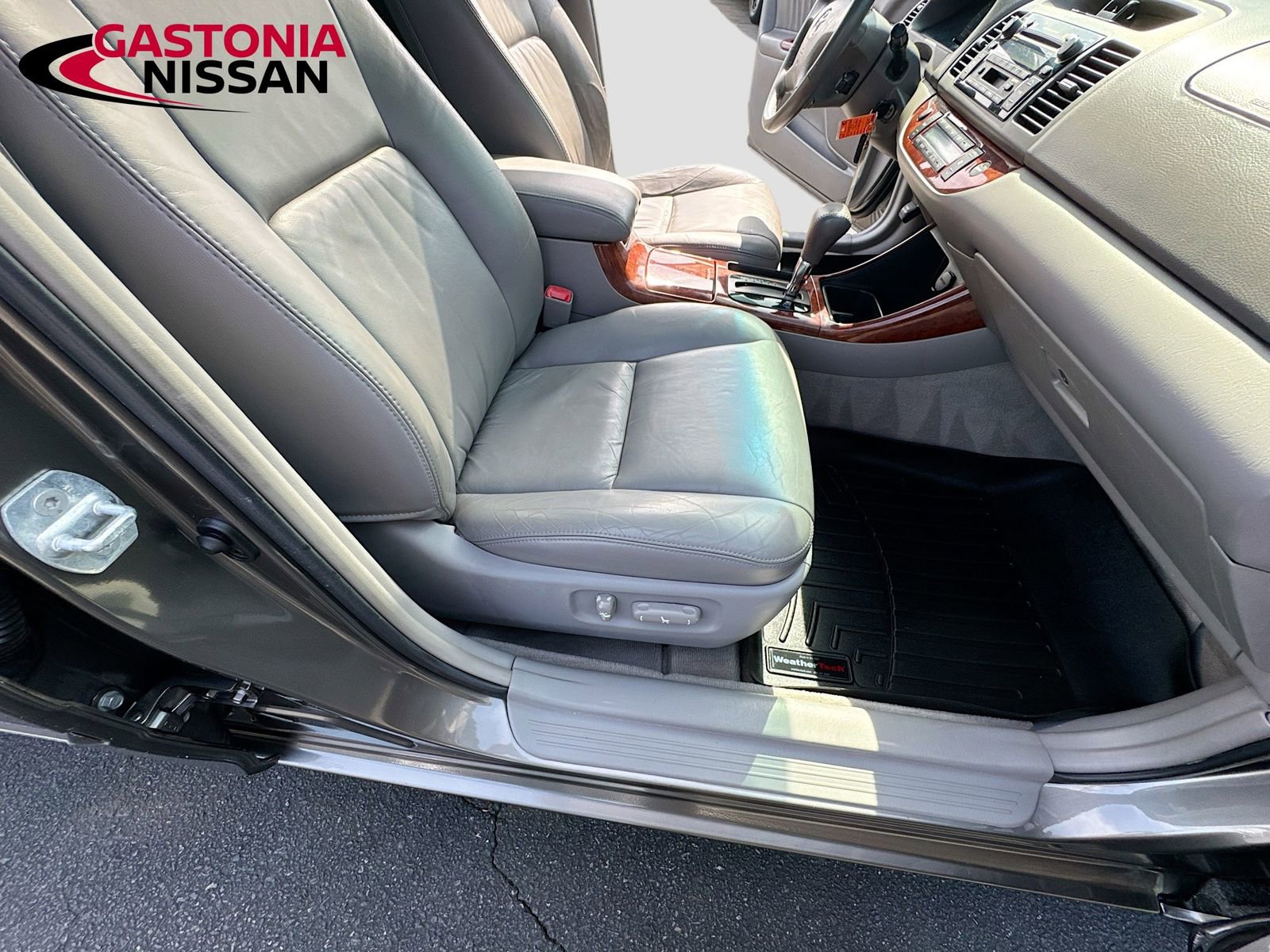 Used 2004 Toyota Camry XLE FWD image 33