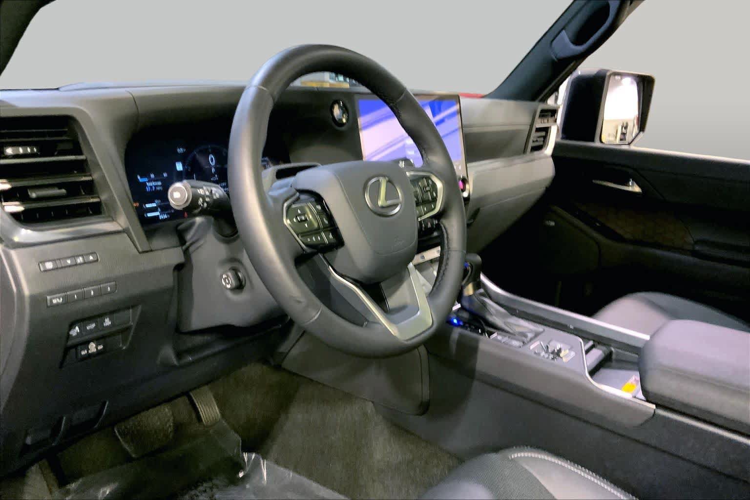 Used 2024 Lexus GX 550 w/ Cold Area Package AWD/4WD image 18