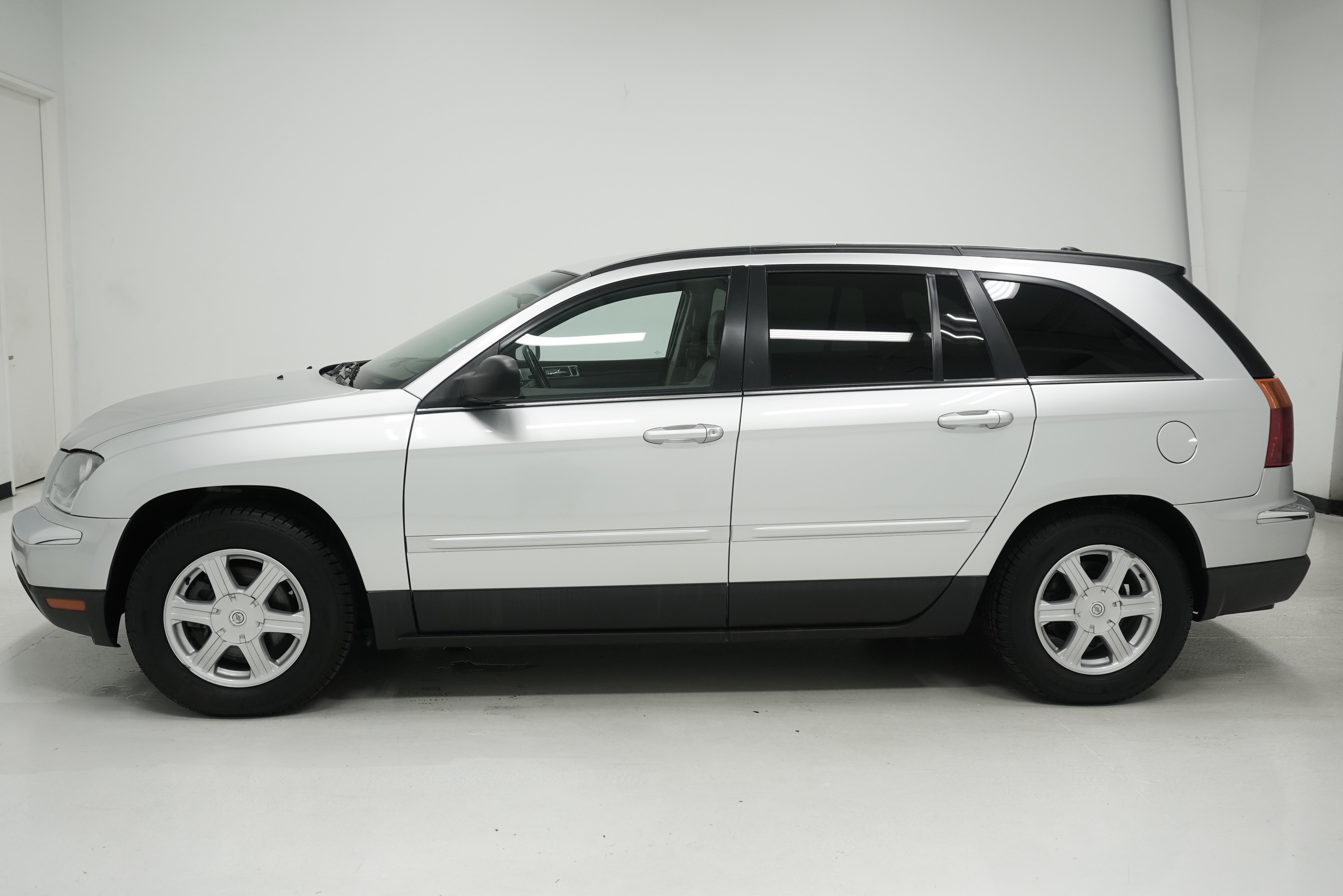 Used 2005 Chrysler Pacifica Touring FWD image 7