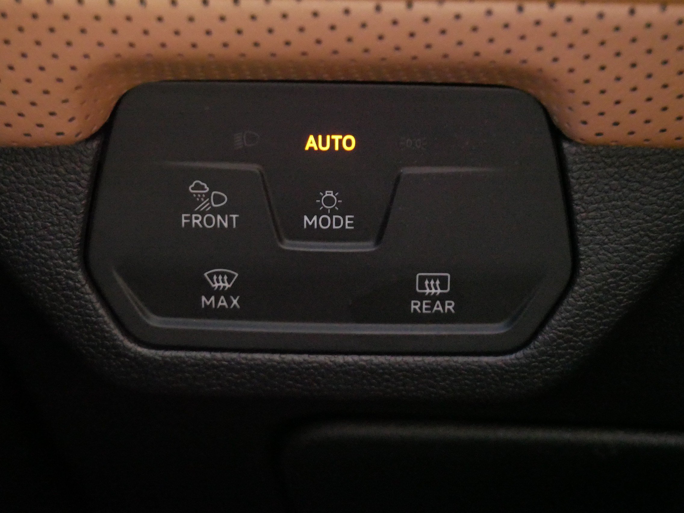 Certified 2024 Volkswagen Atlas Cross Sport SEL R-Line AWD/4WD image 27