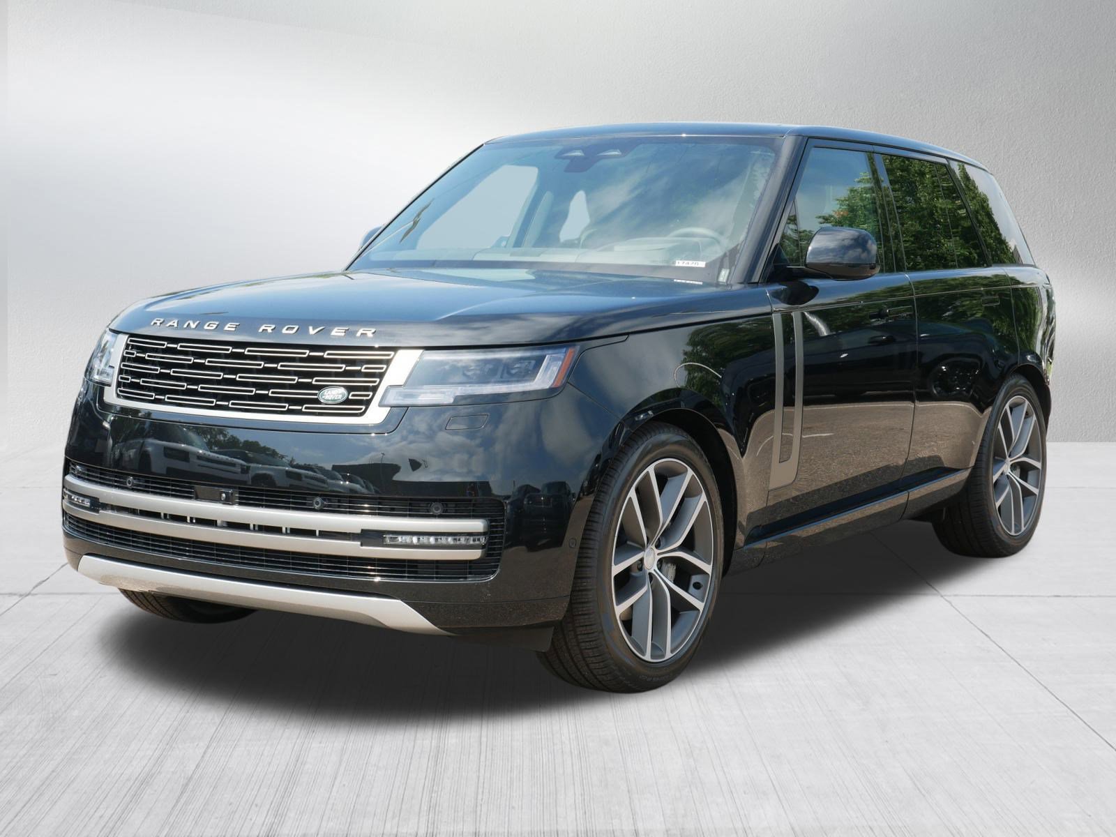 New 2025 Land Rover Range Rover SE