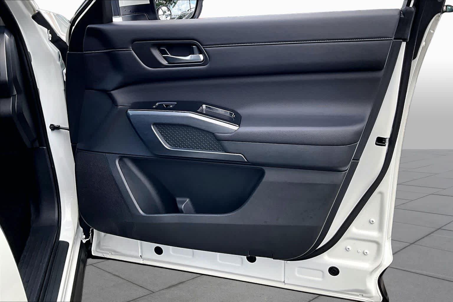 Certified 2024 Nissan Pathfinder SL FWD image 21