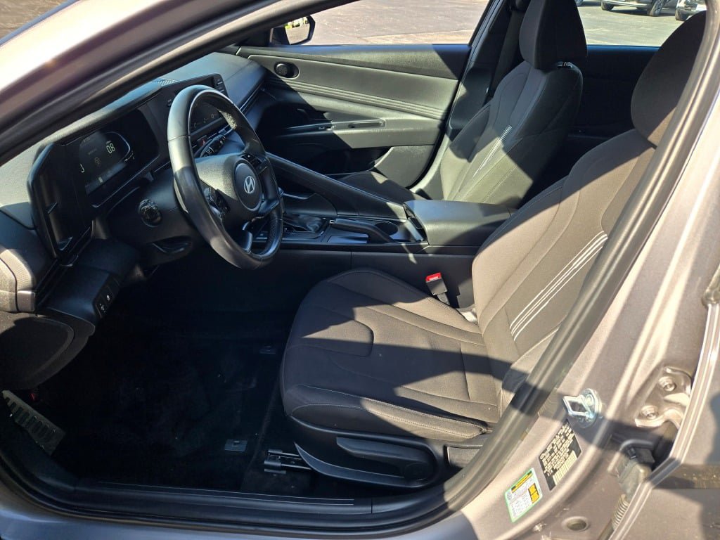 Used 2025 Hyundai Elantra Sport FWD image 20