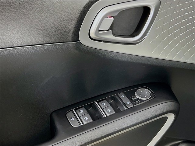 Used 2023 Kia Soul LX image 9