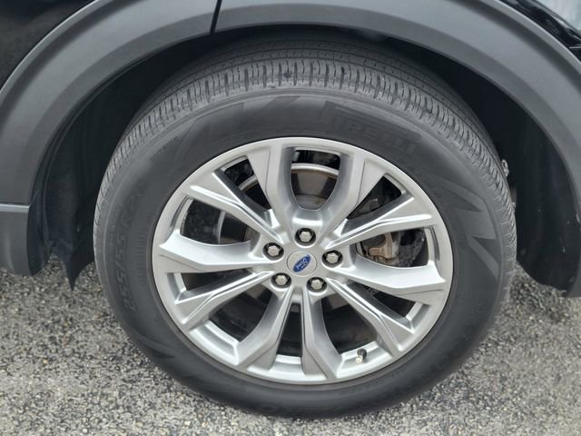 Certified 2022 Ford Explorer XLT w/ Equipment Group 202A image 7