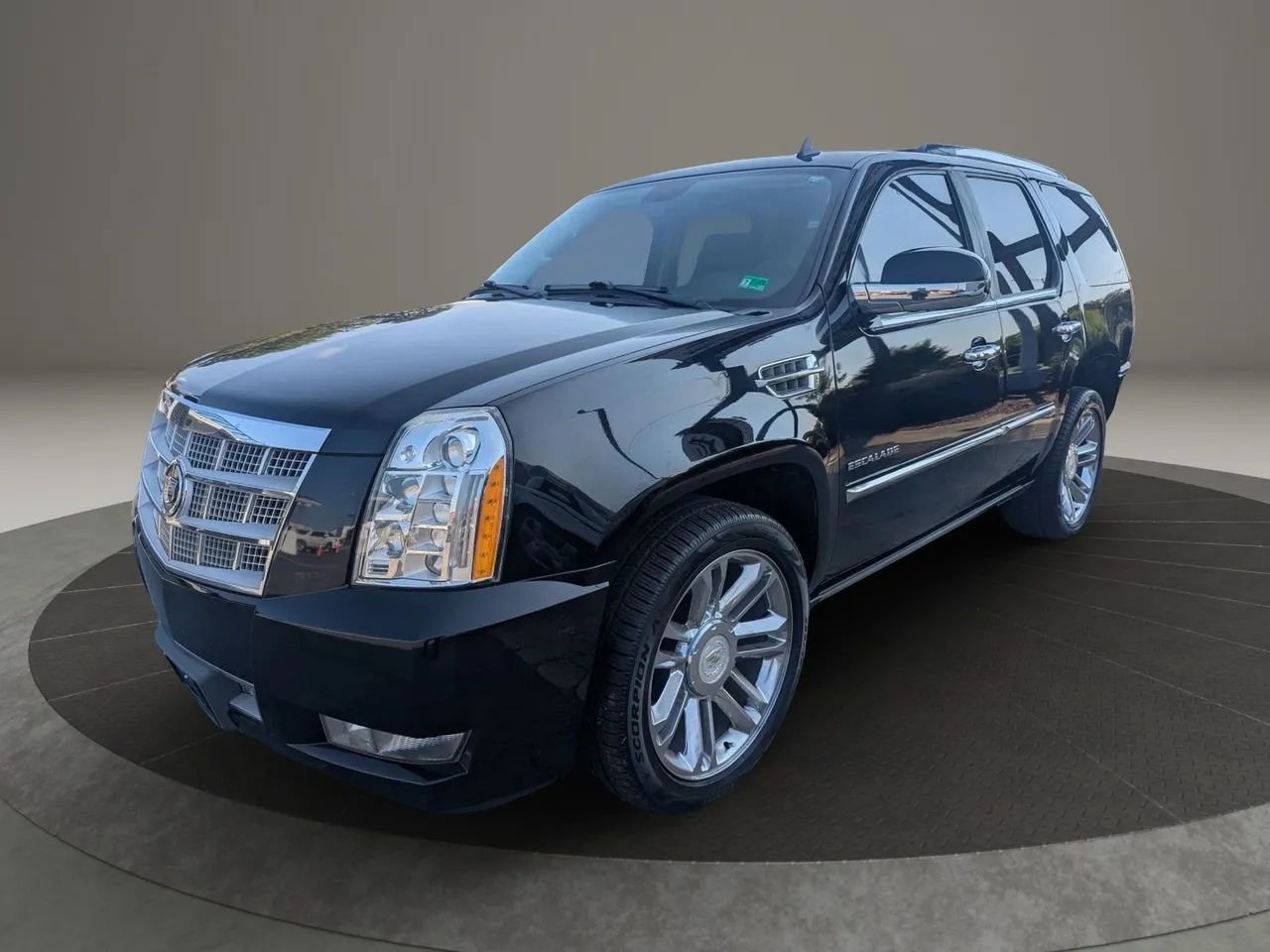Used 2011 Cadillac Escalade Platinum image 1