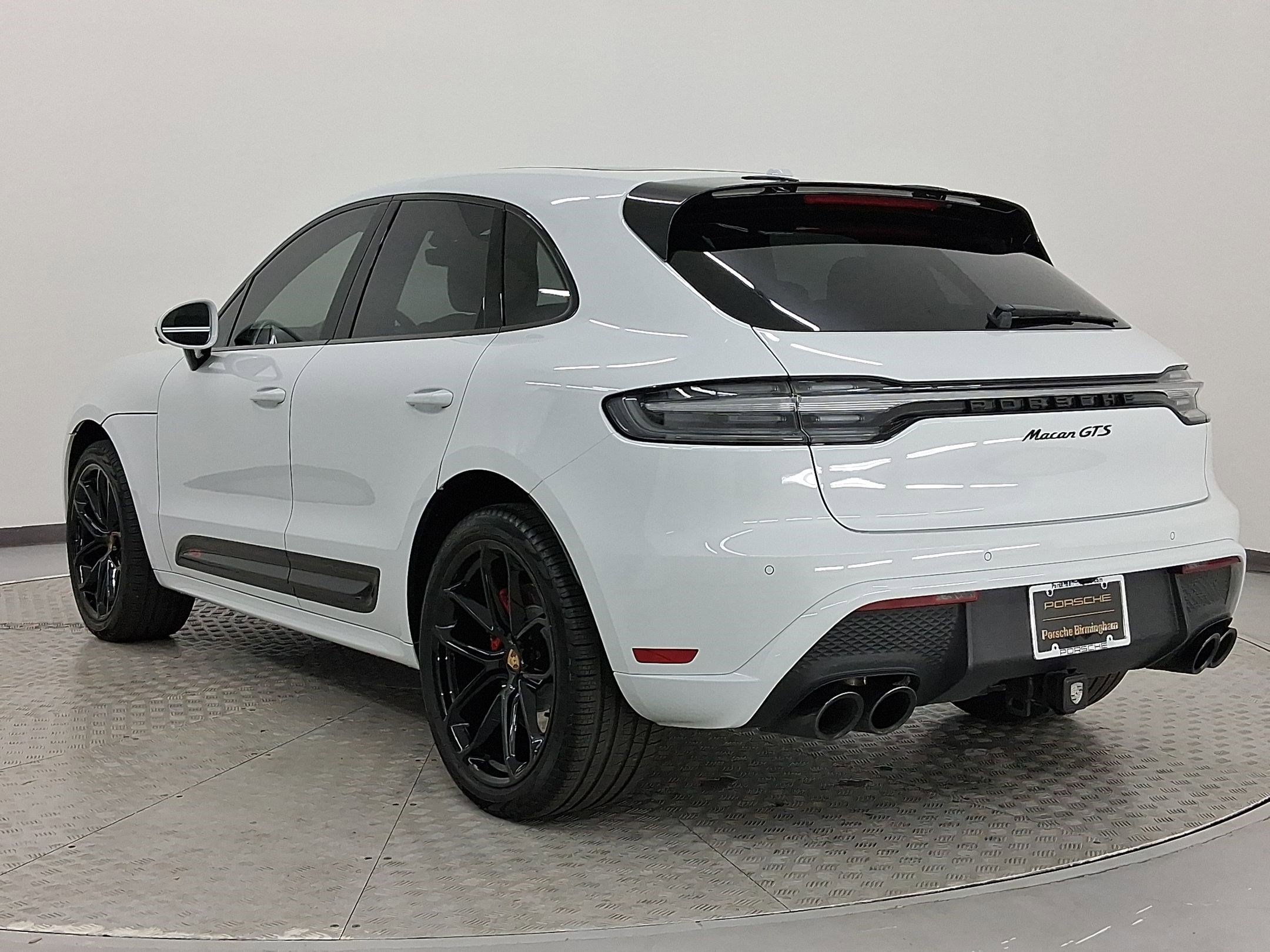 Certified 2025 Porsche Macan GTS image 3