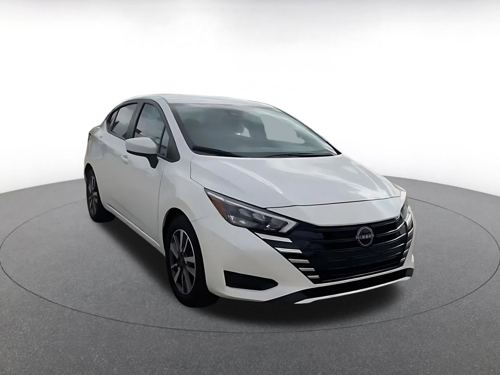 Used 2025 Nissan Versa SV FWD image 3