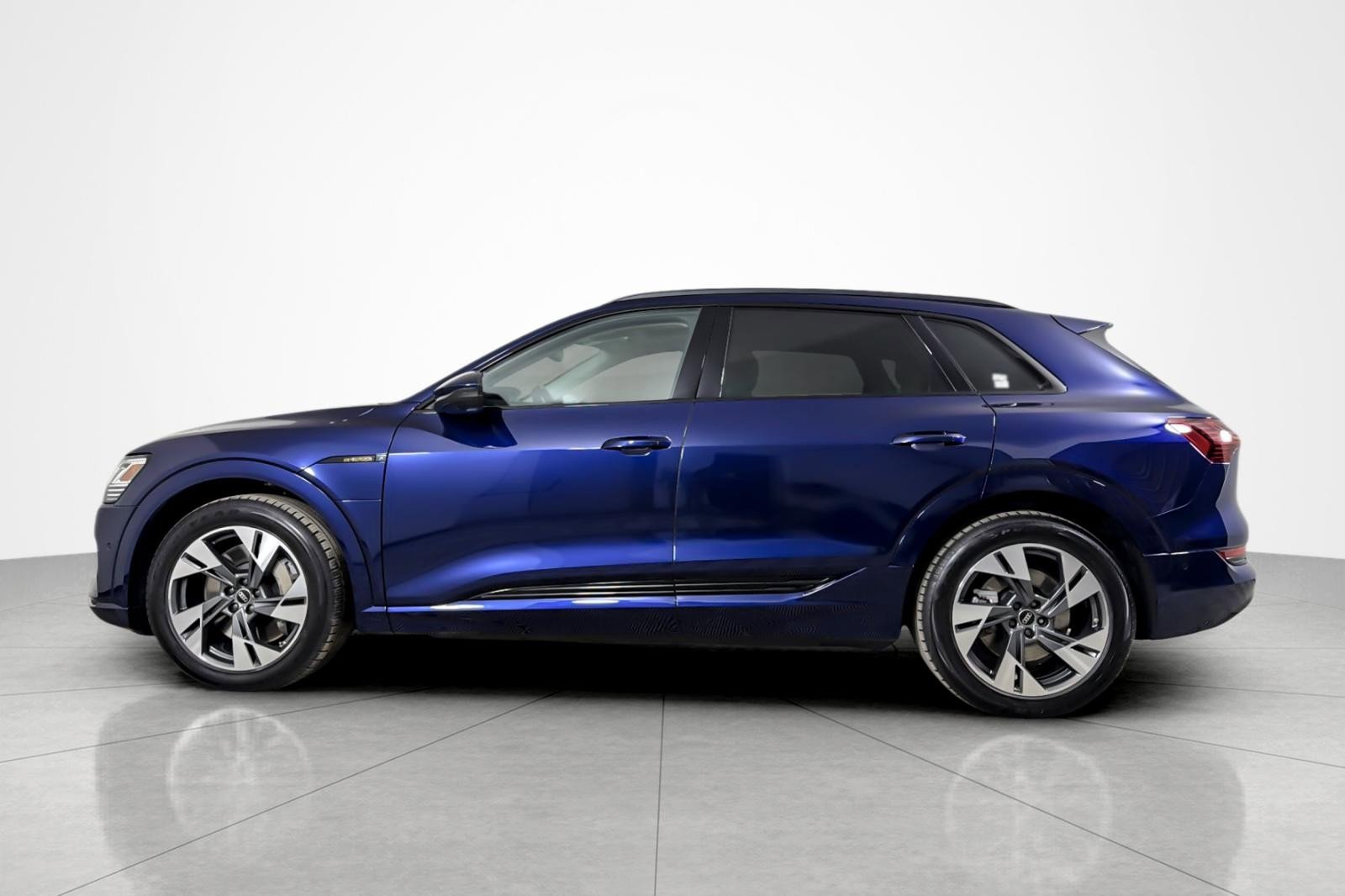 Certified 2023 Audi e-tron Premium w/ Convenience Plus Package image 2