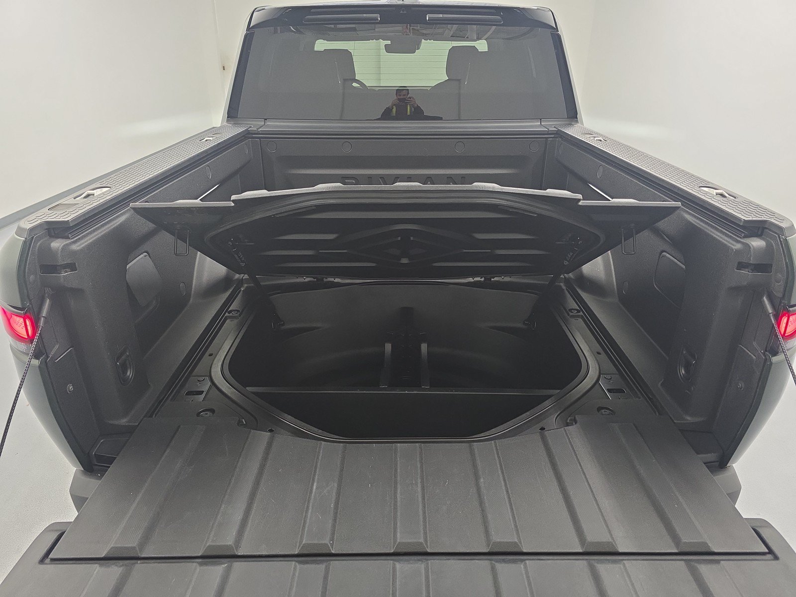 Used 2024 Rivian R1T Adventure AWD/4WD image 15