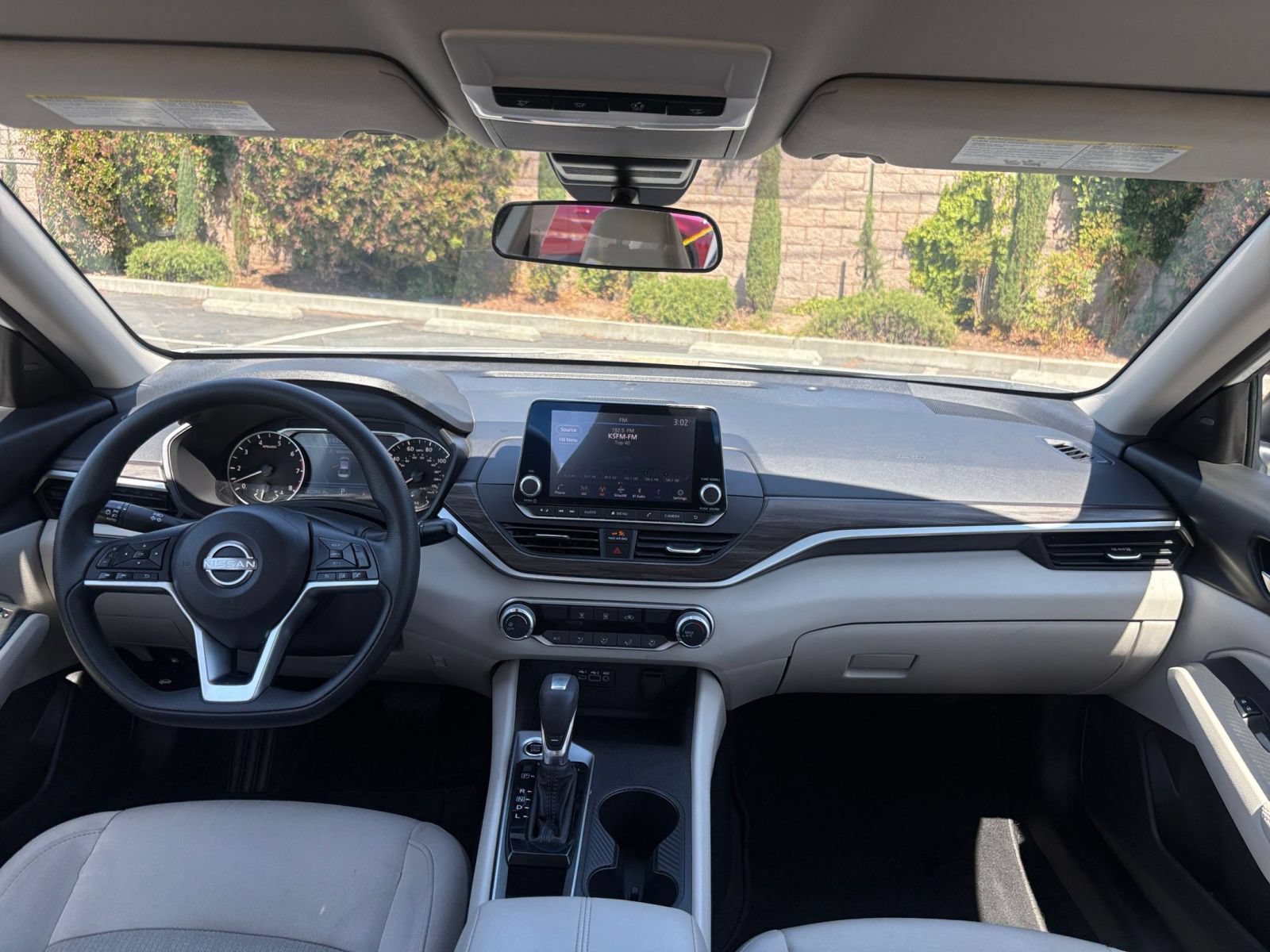 Used 2025 Nissan Altima 2.5 SV FWD image 33