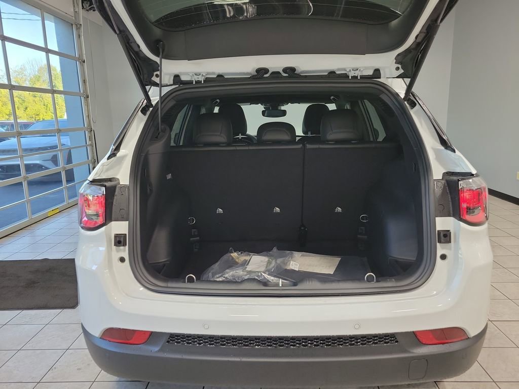 New 2026 Jeep Compass Limited image 8