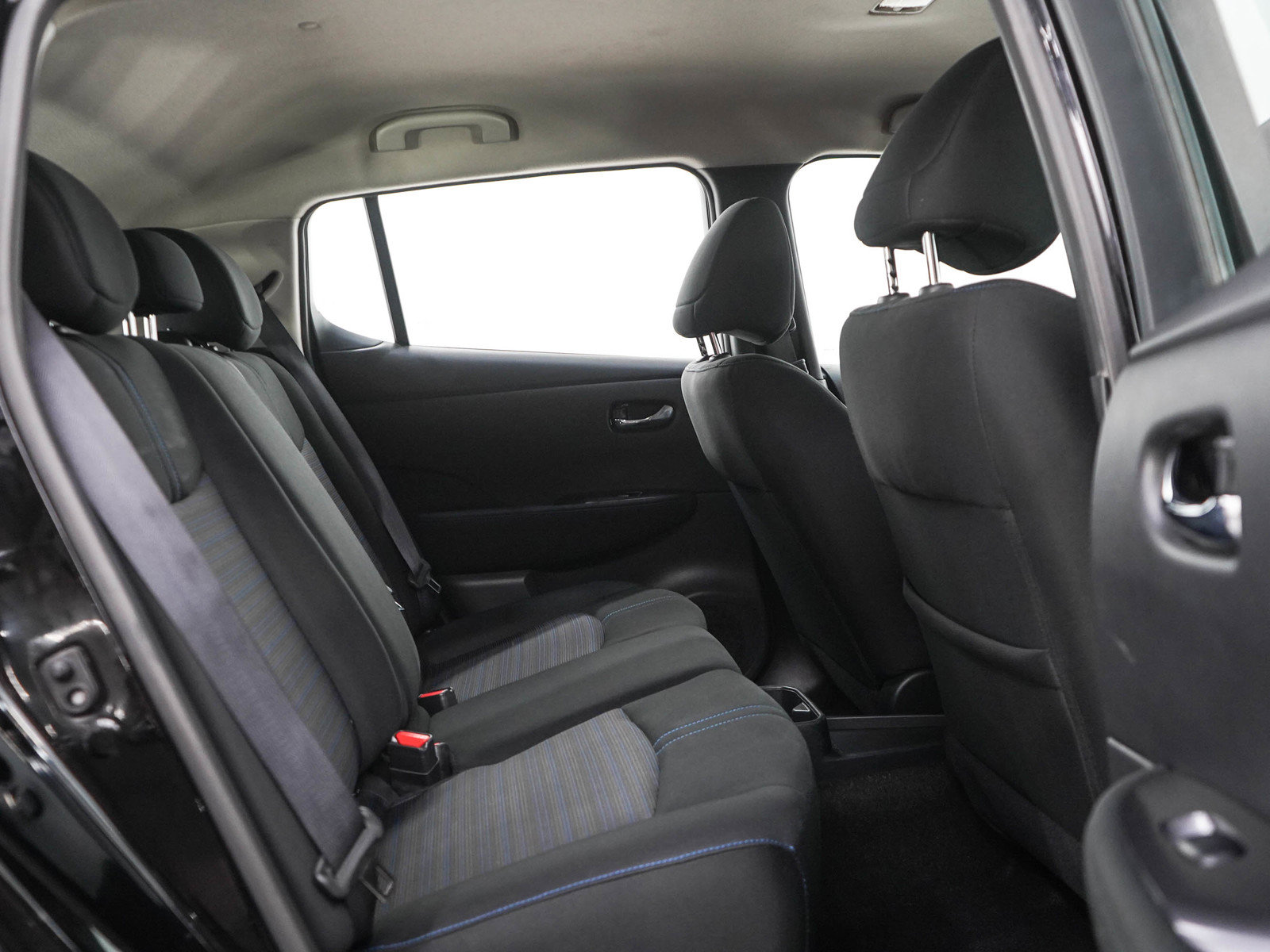 Used 2025 Nissan Leaf S FWD image 12