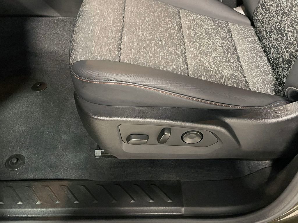 Used 2023 Chevrolet Colorado Z71 w/ Z71 Convenience Package 2 image 21