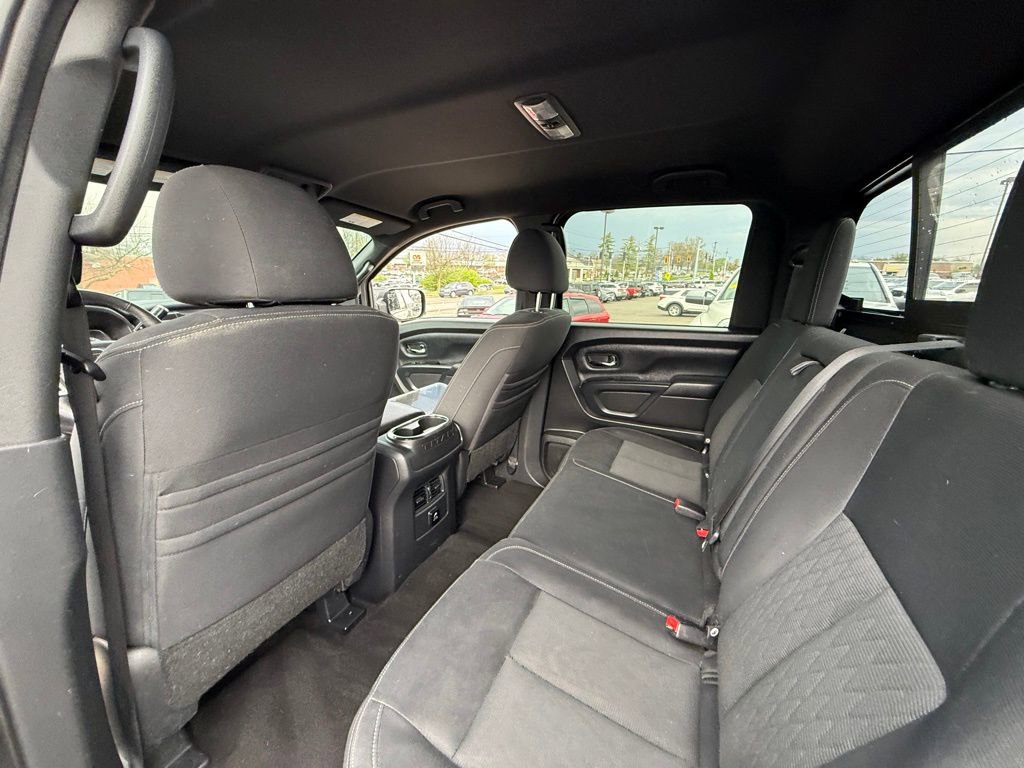 Used 2018 Nissan Titan SV w/ SV Convenience Package image 25