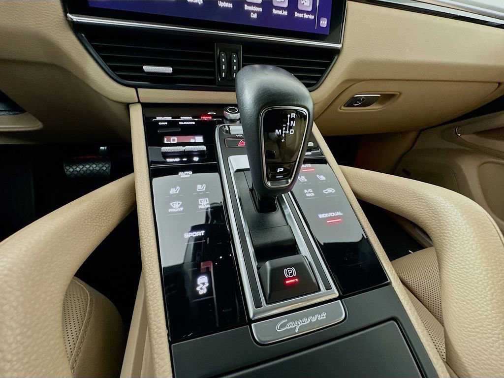 Certified 2022 Porsche Cayenne Platinum Edition image 19