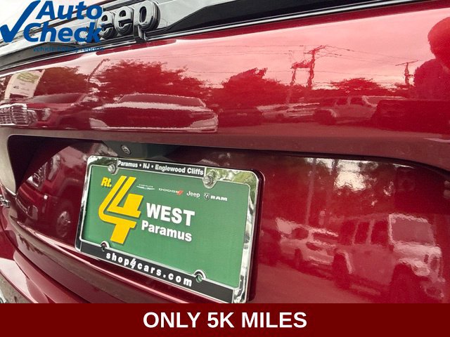 Used 2025 Jeep Grand Cherokee Altitude AWD/4WD image 16