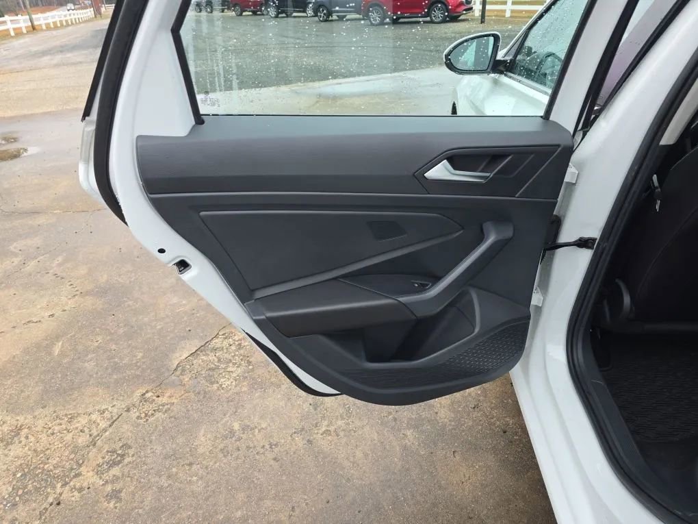 Used 2023 Volkswagen Jetta SE FWD image 39