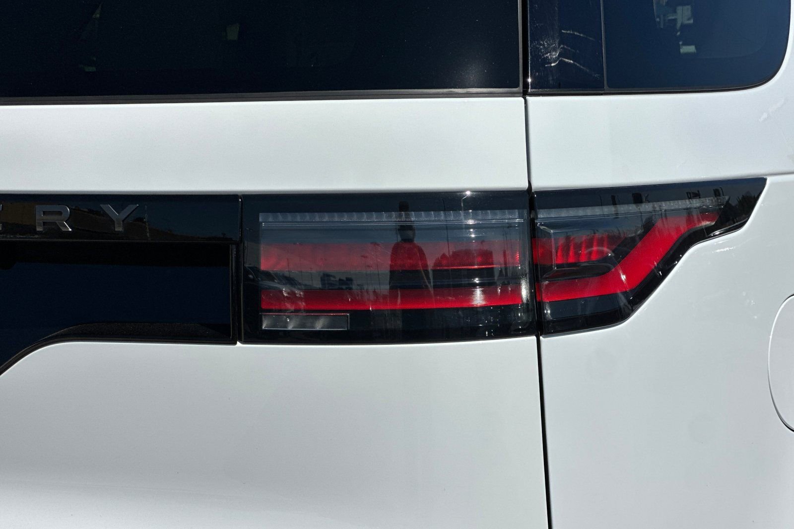 Used 2025 Land Rover Discovery Dynamic SE image 27