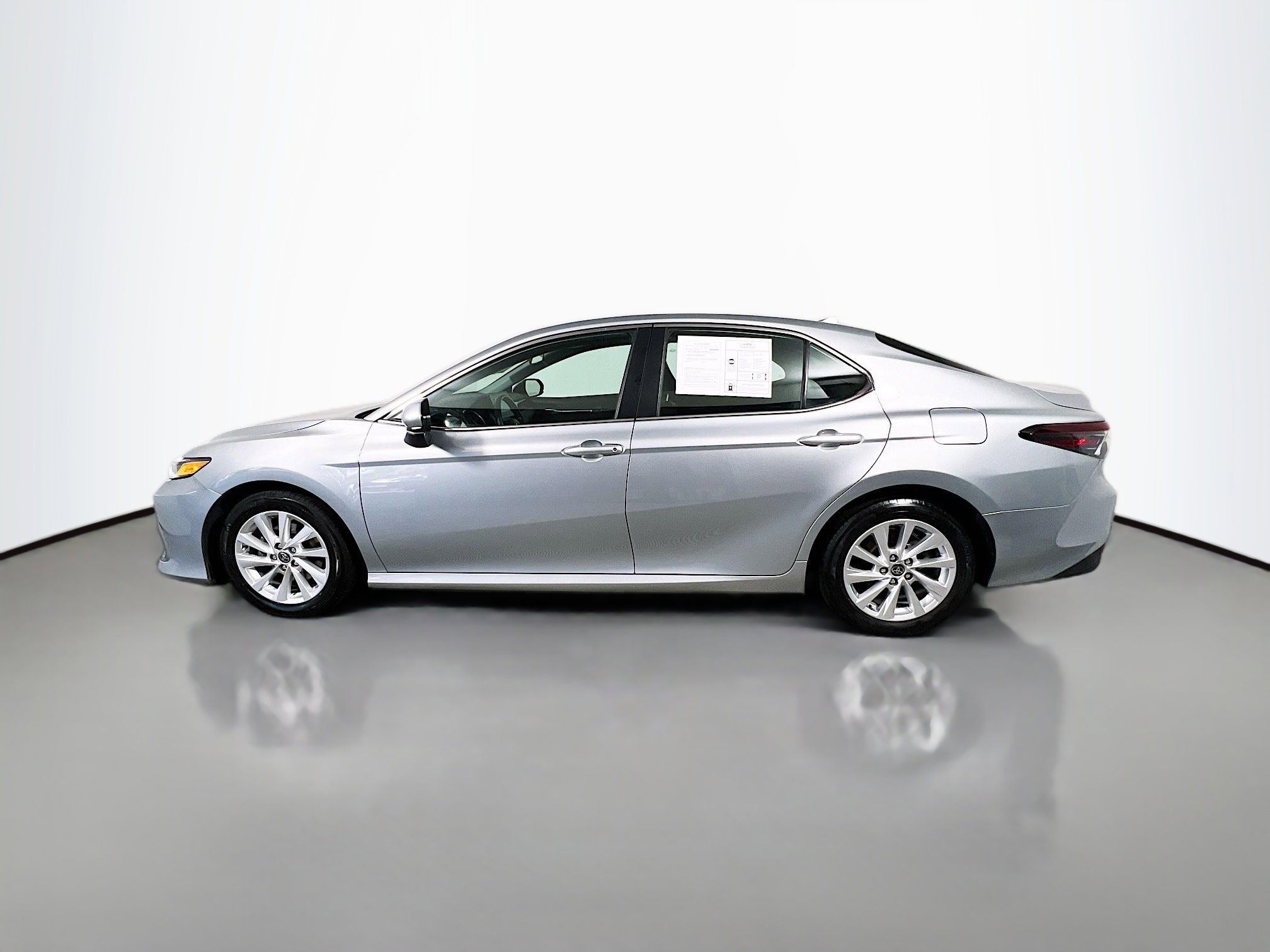 Used 2023 Toyota Camry LE image 9
