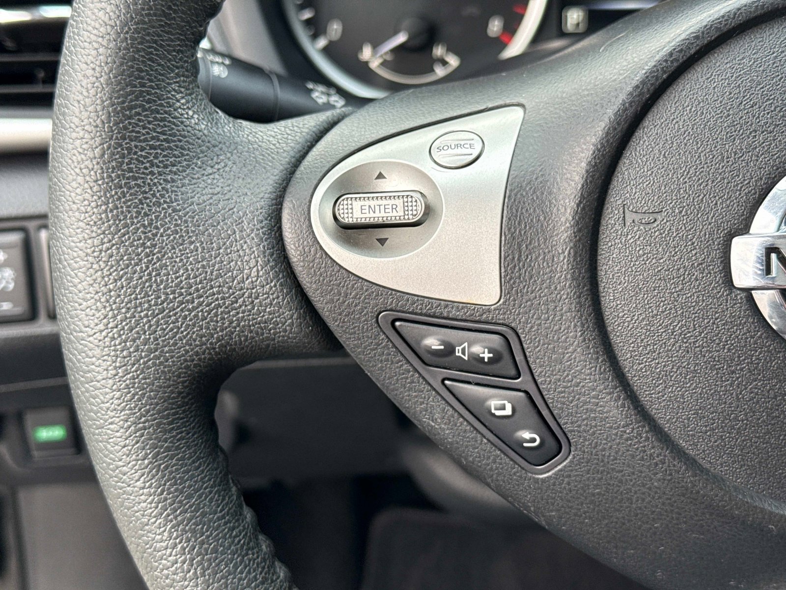 Used 2018 Nissan Sentra SR image 29