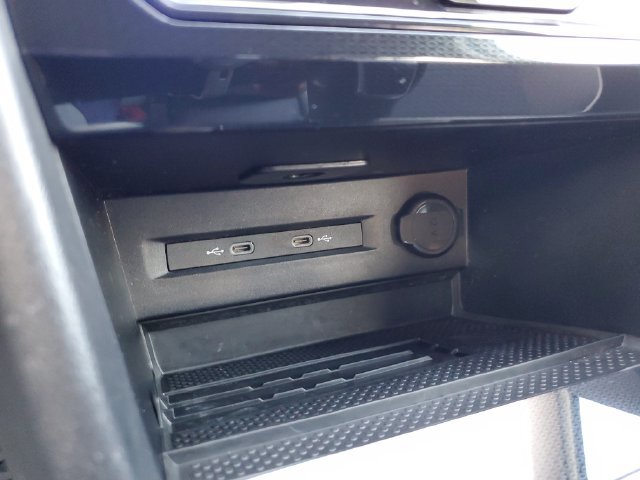 Certified 2025 Volkswagen Taos SE w/ Black Wheel Package FWD image 27