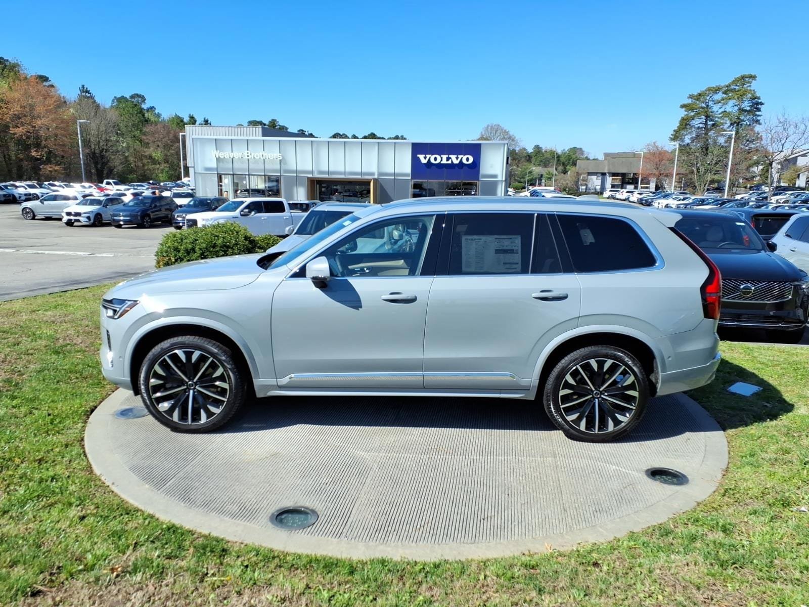 New 2026 Volvo XC90 B6 Plus w/ Protection Package Premier AWD/4WD image 4