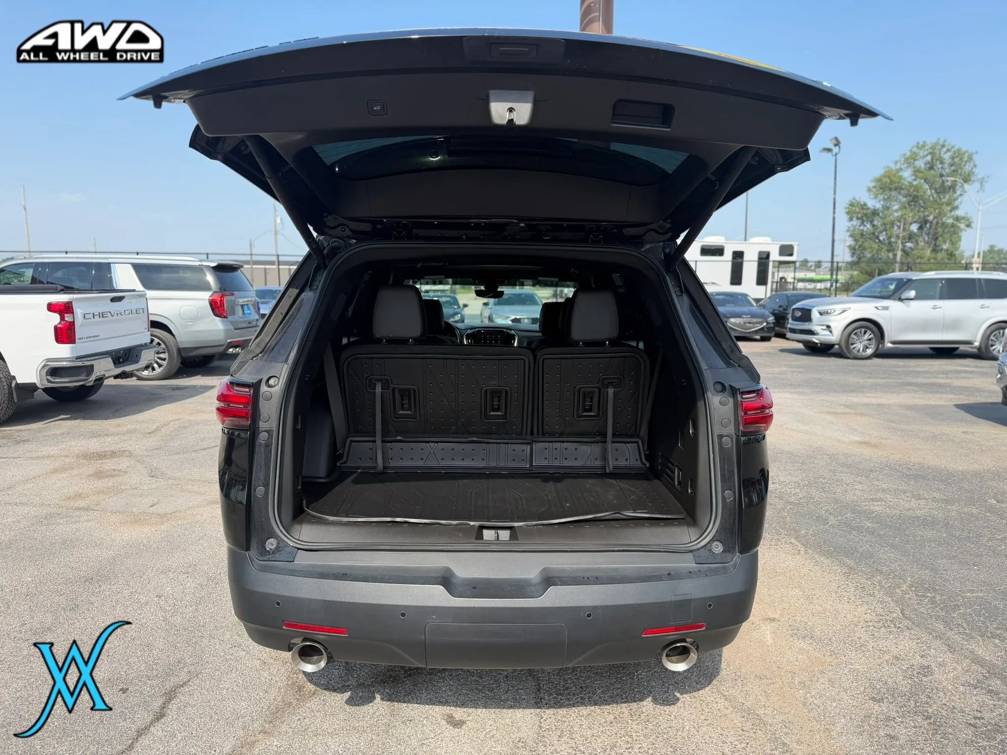 Used 2023 Chevrolet Traverse RS w/ LPO, Floor Liner Package AWD/4WD image 38