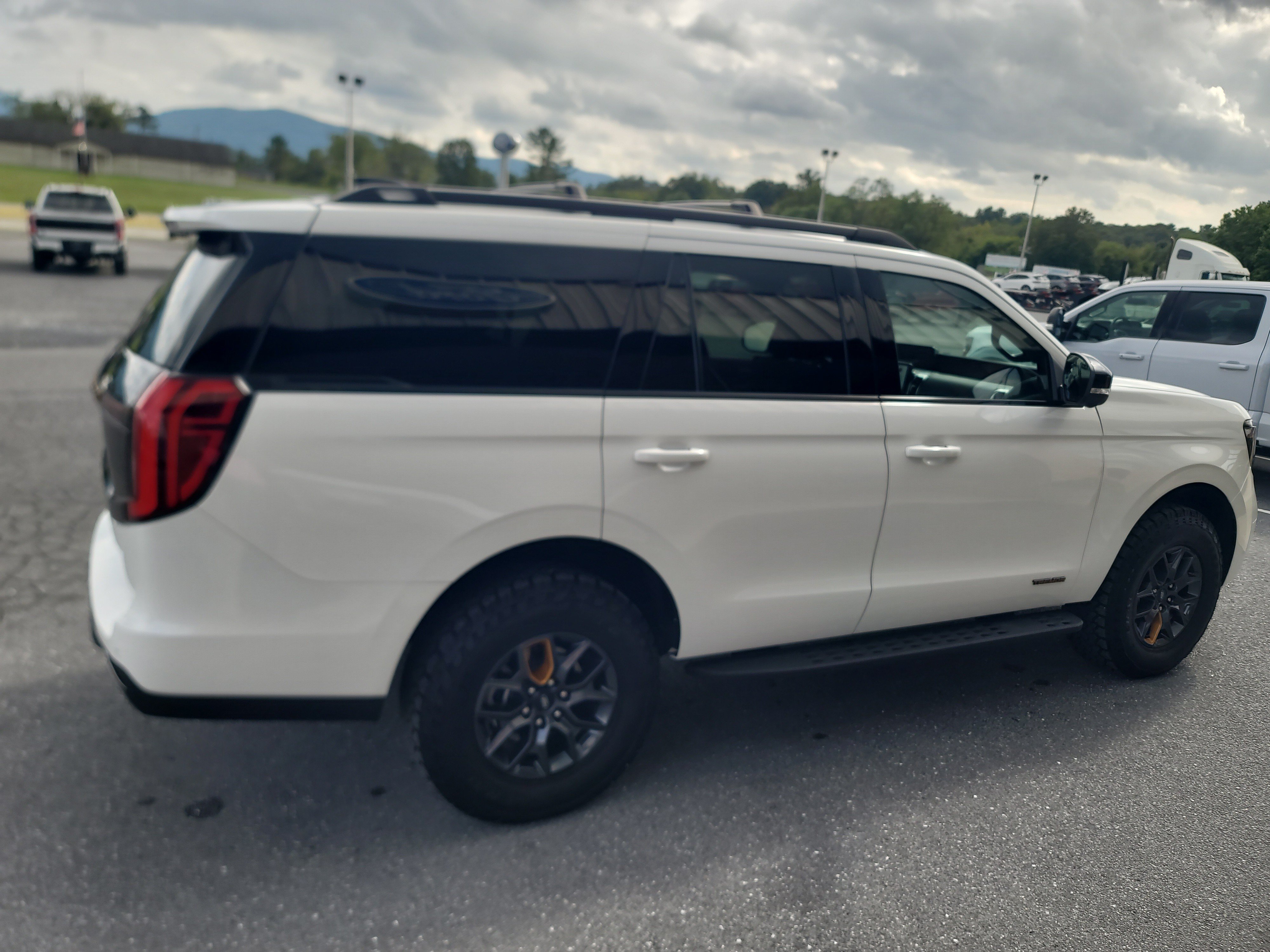 Used 2025 Ford Expedition Tremor AWD/4WD image 6