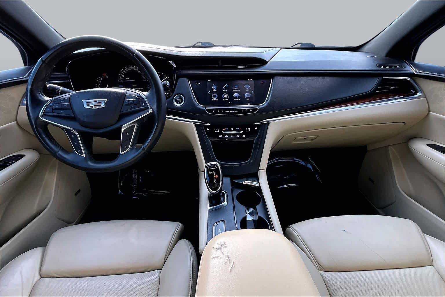Used 2017 Cadillac XT5 Luxury w/ Driver Awareness Package FWD image 14