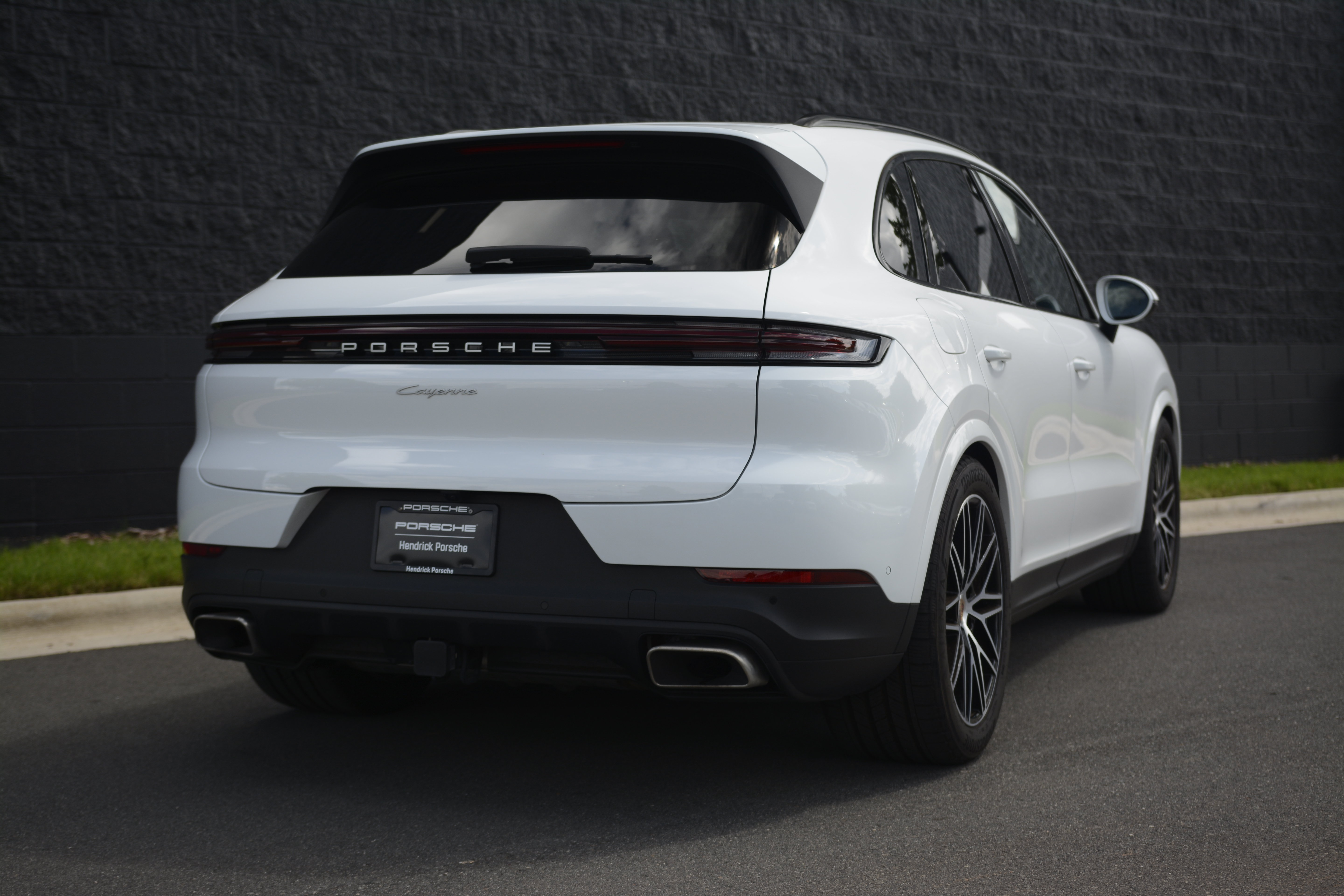 Certified 2025 Porsche Cayenne AWD/4WD image 7
