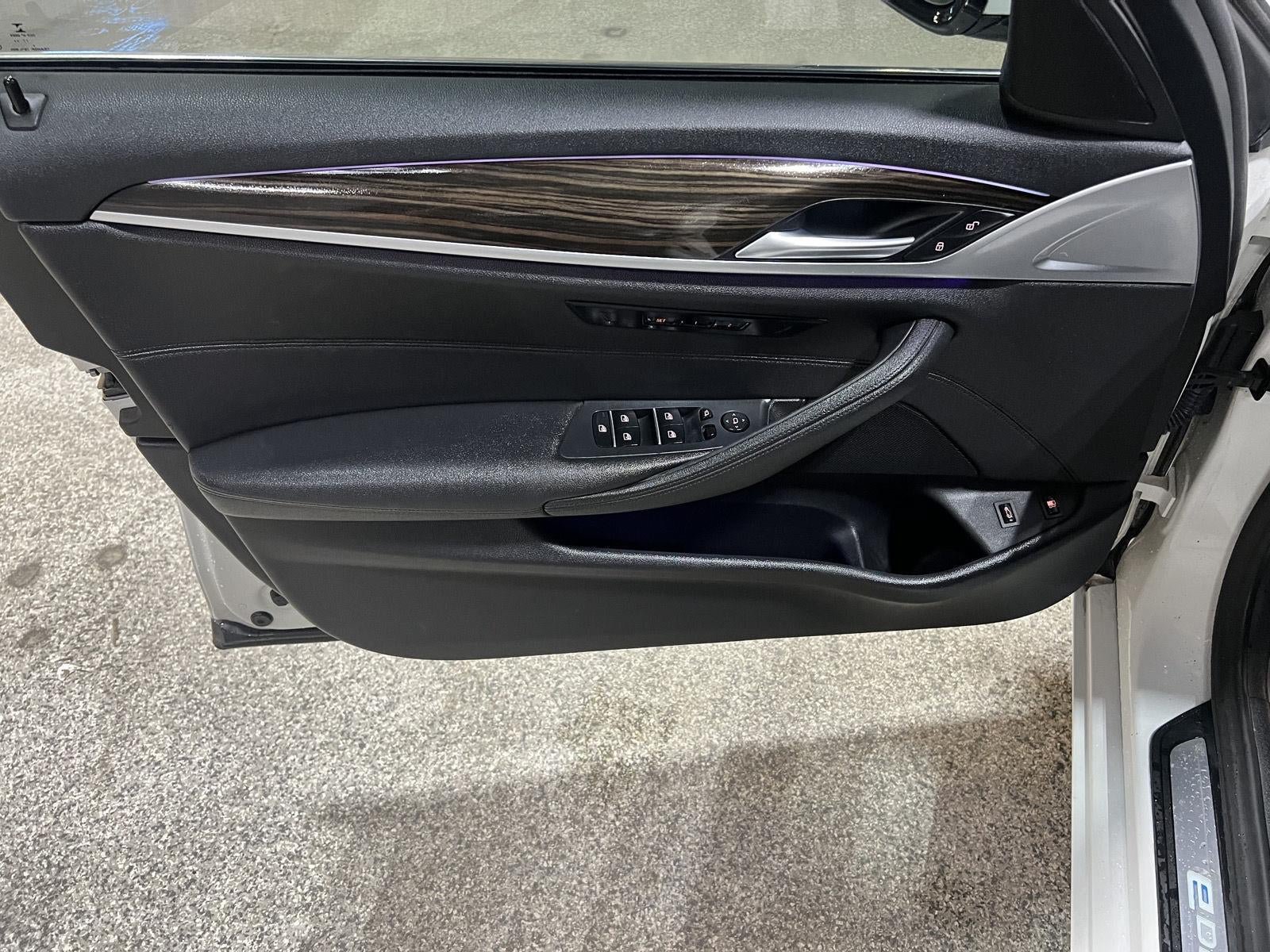 Used 2018 BMW 530e RWD image 22