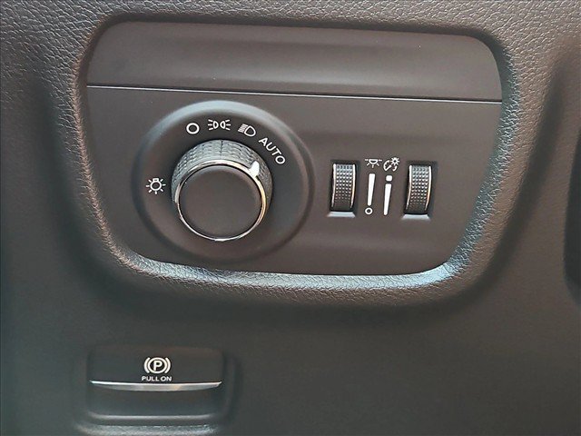 Used 2026 Jeep Grand Cherokee Altitude AWD/4WD image 16