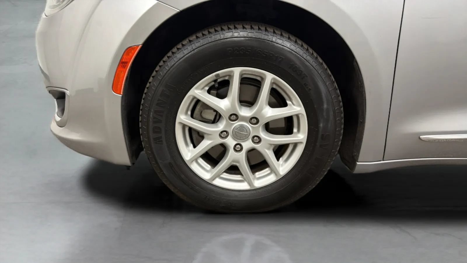 Used 2020 Chrysler Pacifica Touring-L FWD image 27