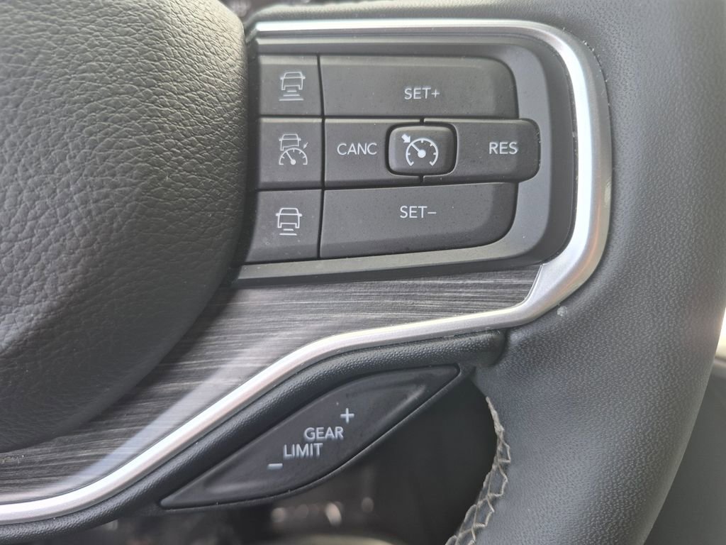 Used 2024 Jeep Wagoneer L Series II w/ Flexible Seating Group AWD/4WD image 23