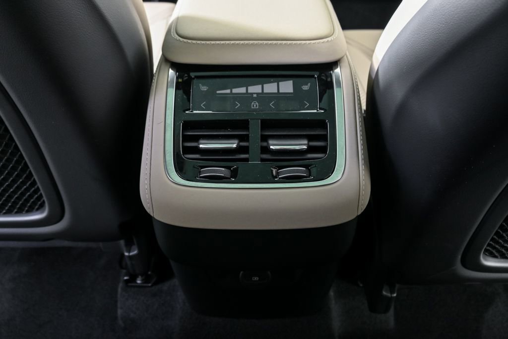 Certified 2026 Volvo XC90 B6 Plus w/ Protection Package Premier AWD/4WD image 22