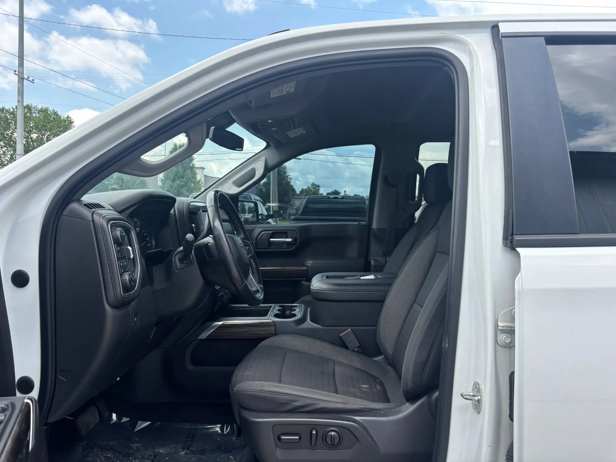 Used 2021 Chevrolet Silverado 1500 LT Trail Boss AWD/4WD image 16