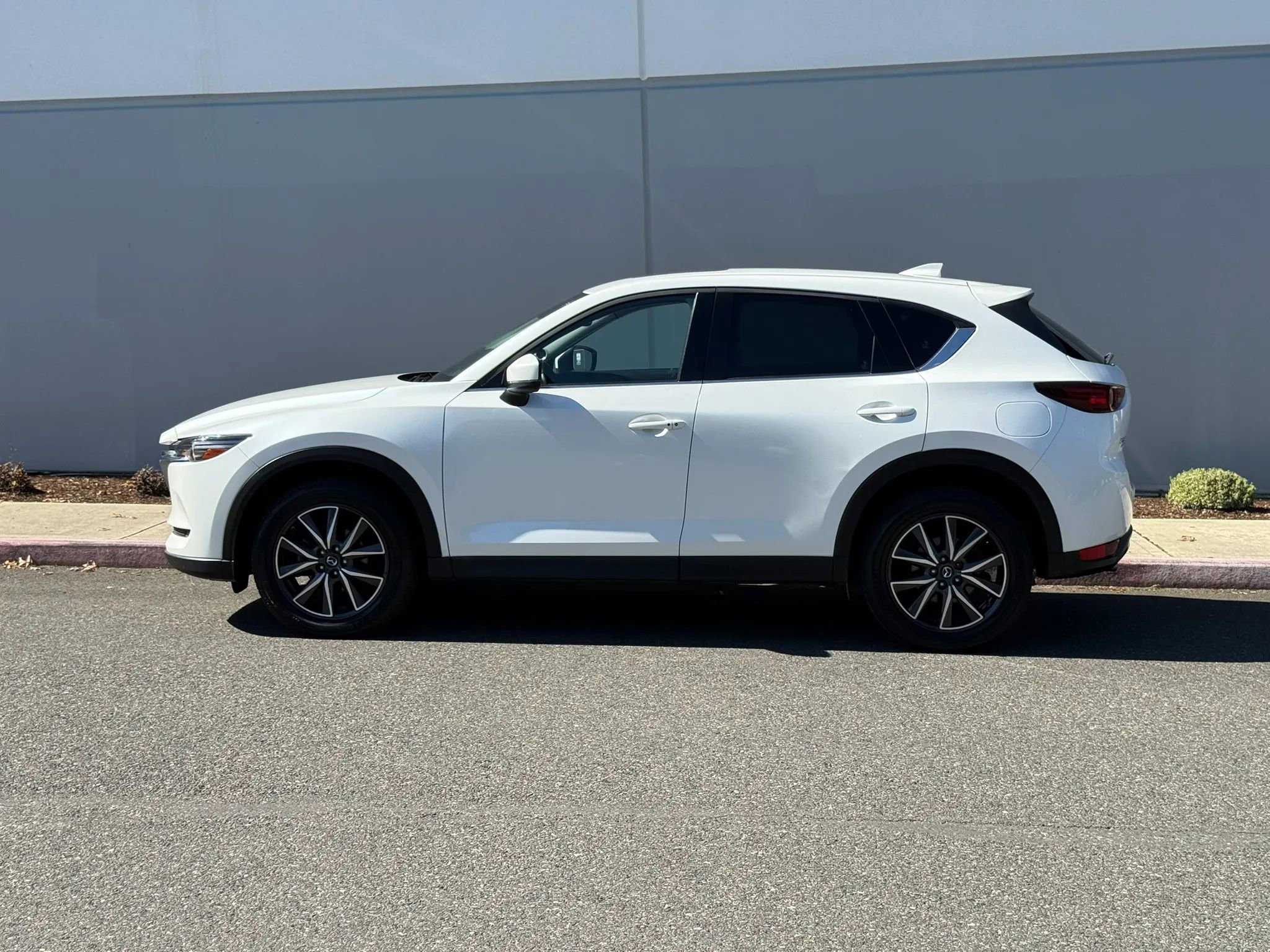 Used 2018 MAZDA CX-5 Grand Touring w/ Premium Package image 2