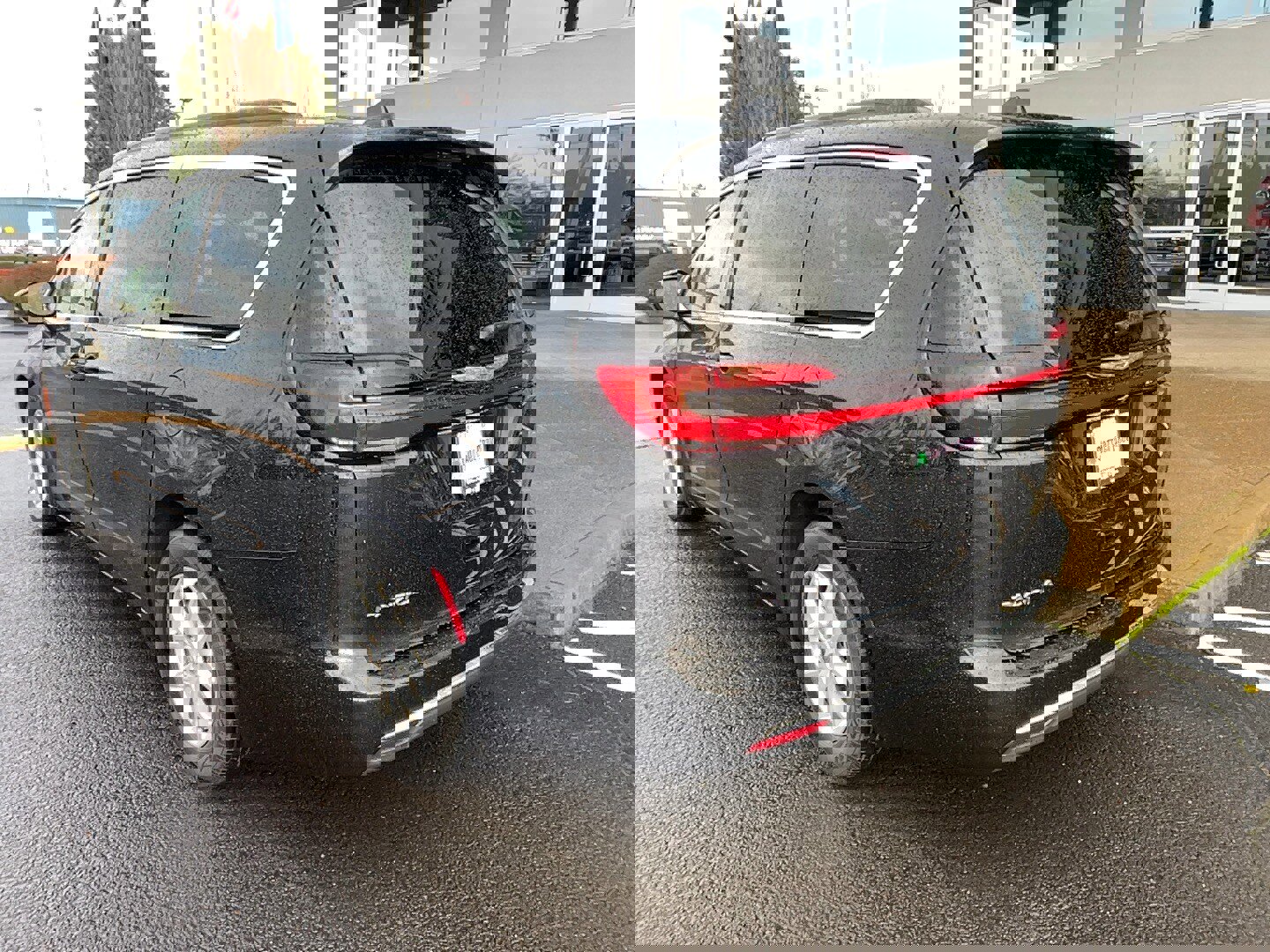 Used 2022 Chrysler Pacifica Touring-L image 9