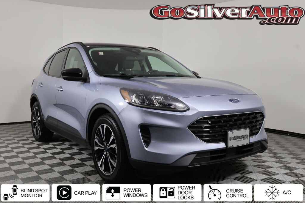 Used 2022 Ford Escape SE w/ SE Sport Appearance Package image 1