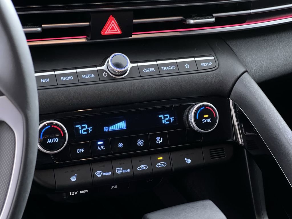 Used 2025 Hyundai Elantra SEL image 21