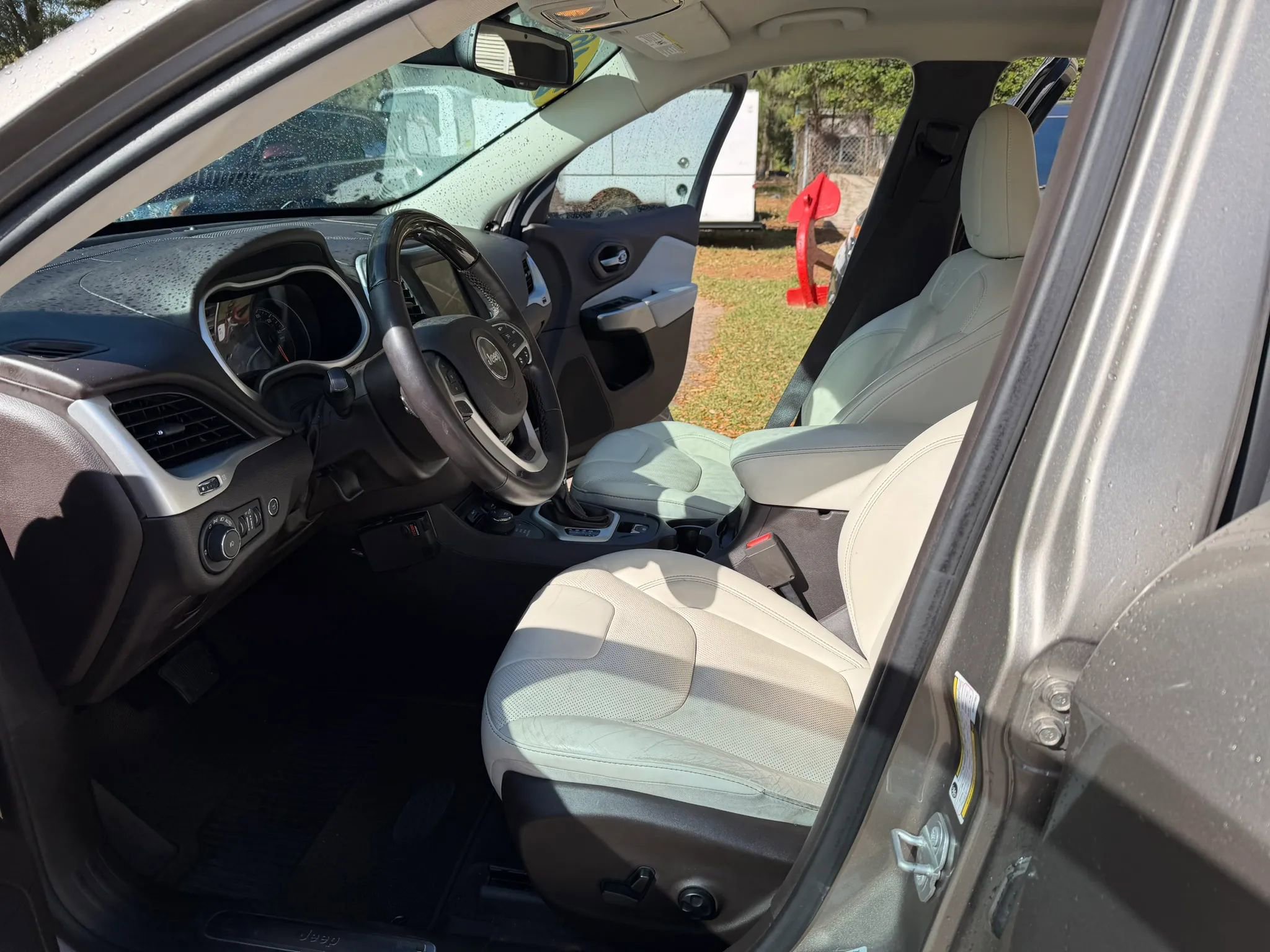 Used 2016 Jeep Cherokee Overland w/ Technology Group image 15