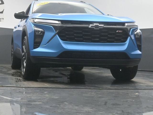Used 2025 Chevrolet Trax RS w/ Driver Confidence Package image 3