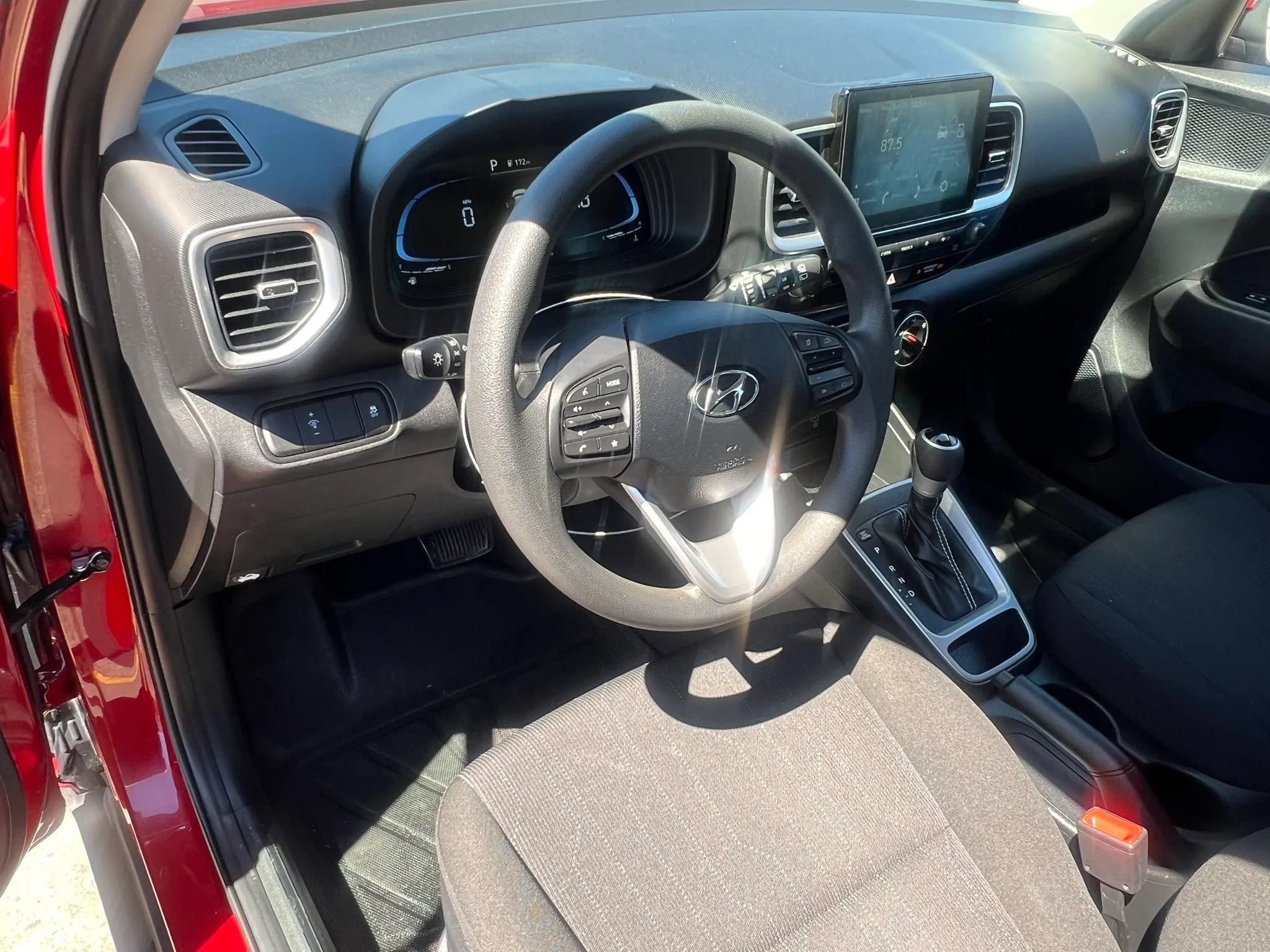 Used 2025 Hyundai Venue SE FWD image 15