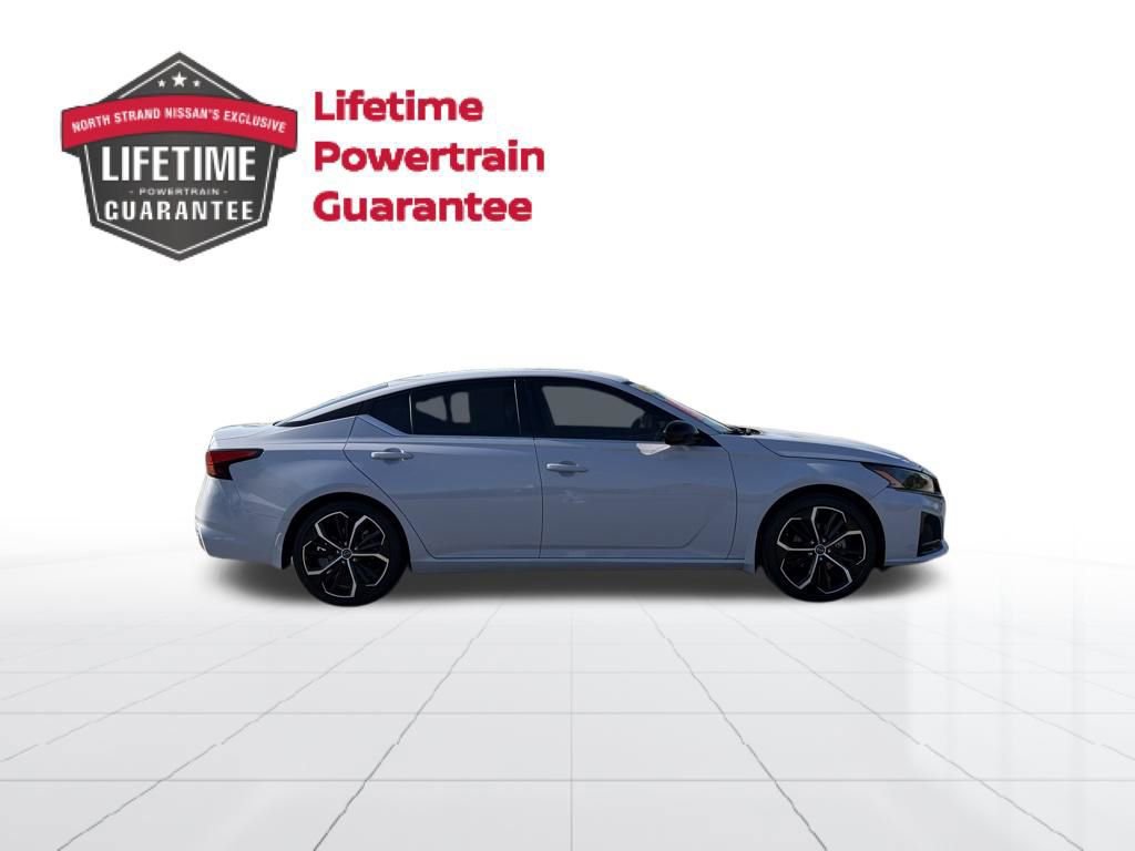 Certified 2024 Nissan Altima 2.5 SR w/ SR Premium Package FWD image 8