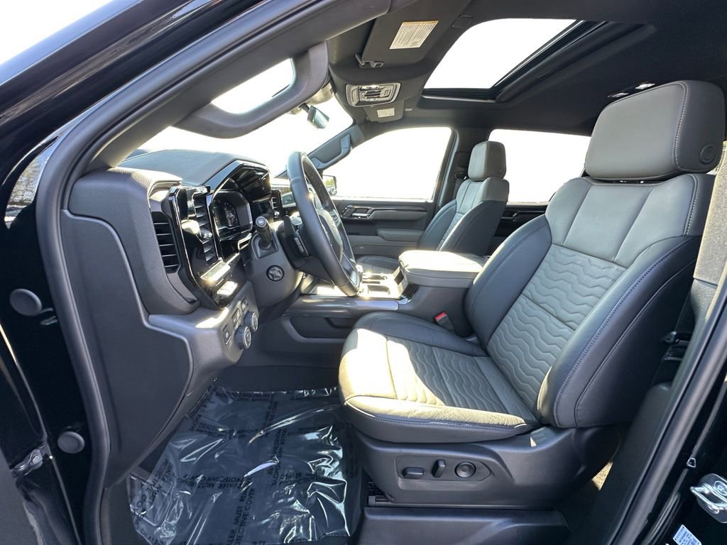 Used 2025 Chevrolet Silverado 1500 ZR2 w/ Technology Package image 9