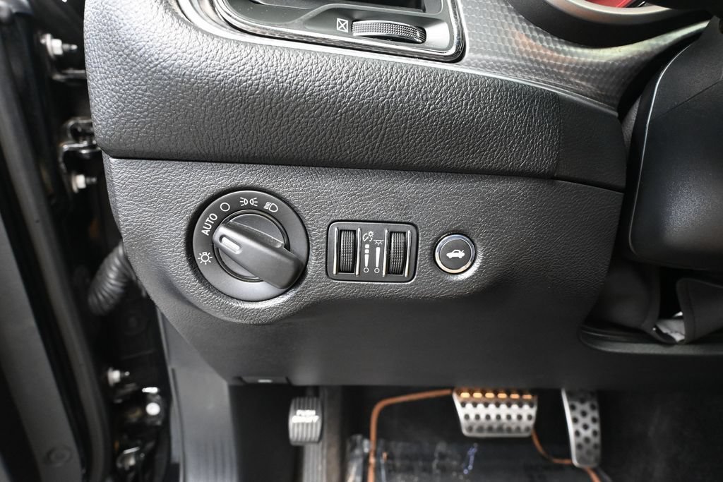 Used 2016 Dodge Challenger SRT Hellcat RWD image 28