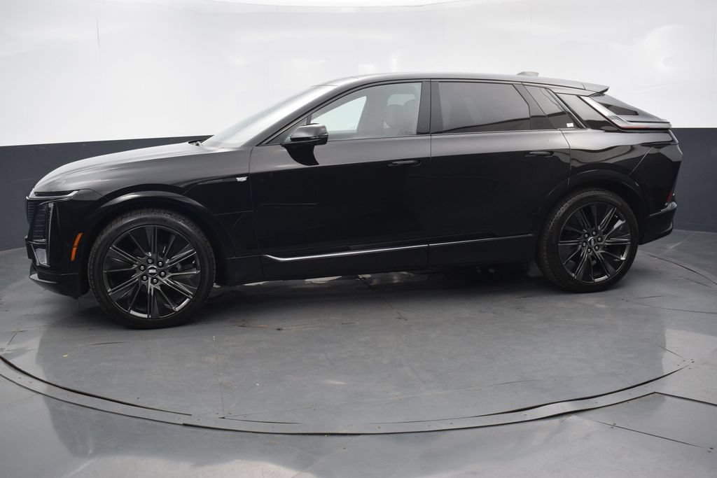 New 2026 Cadillac Lyriq Signature Sport w/ LPO, Floor Liner Package AWD/4WD image 2