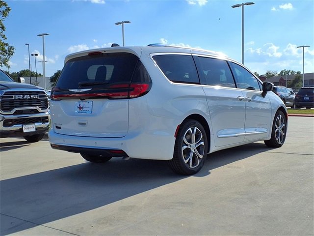 New 2026 Chrysler Pacifica Pinnacle image 6